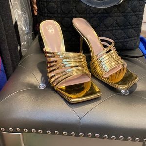 COPY - Zara gold heels 40